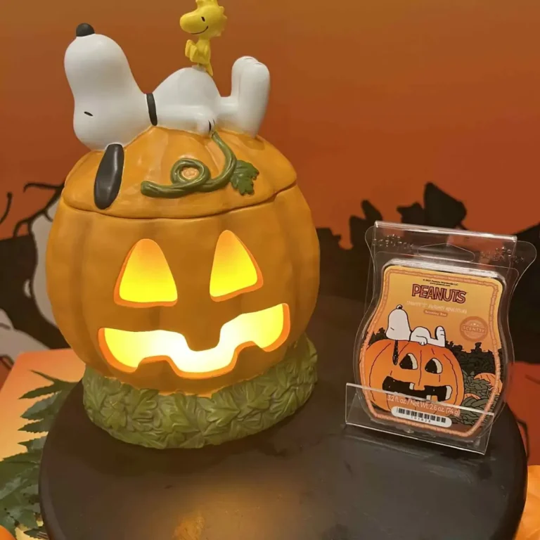 Peanuts™  Scentsy Collection with Snoopy | September 2025