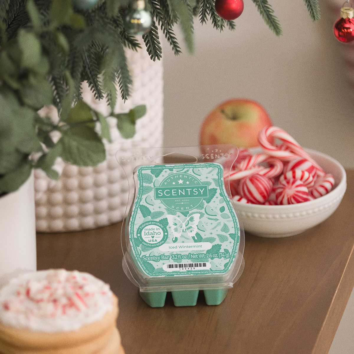 1200X1200-2025-Holidaydrops-Contemporarychristmas-Icedwintermint-Waxbar-R1 Iced Wintermint Scentsy Bar | Contemporary Christmas 2025