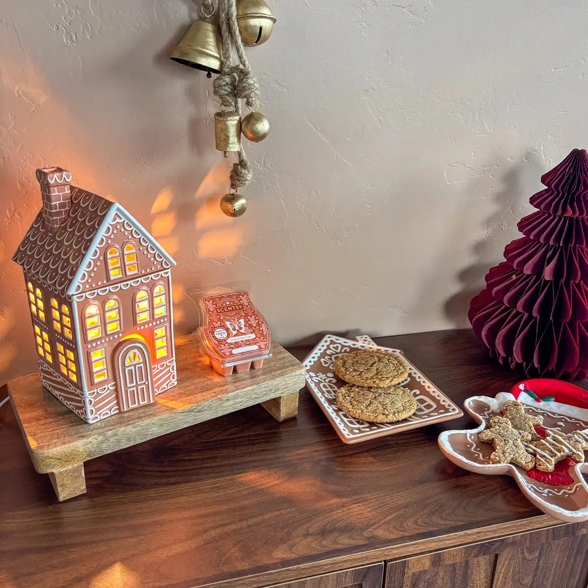 Gingerhaus Gingerbread House Scentsy Warmer | Holiday 2025