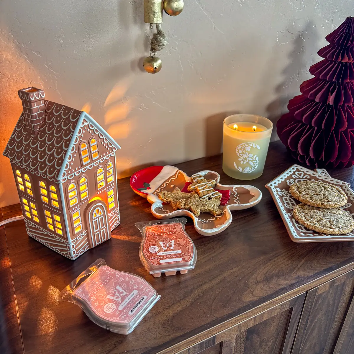 Gingerhaus Gingerbread House Scentsy Warmer | Holiday 2025