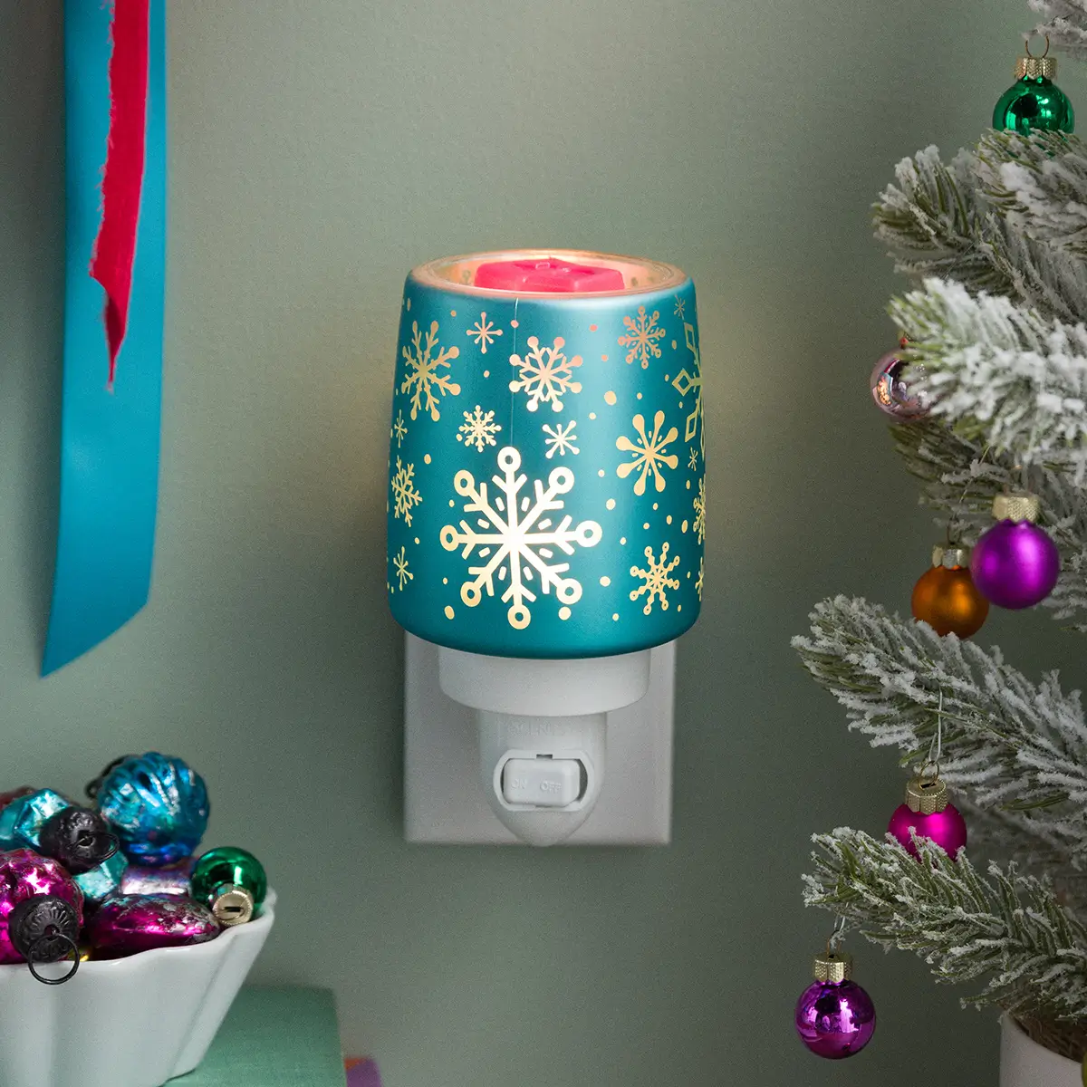 Scentsy 2025 Merry & Bright Holiday Special Collection | Shop 10/27