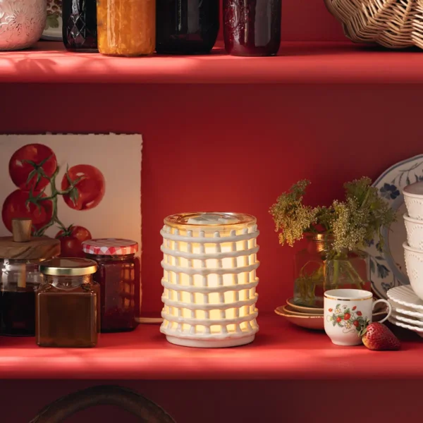 Cottage Weave Scentsy Warmer - May 2026