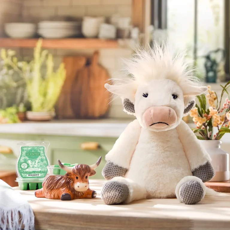 Grazing Grasslands Highland Cow Scentsy Warmer & Buddy | Shop 7/7