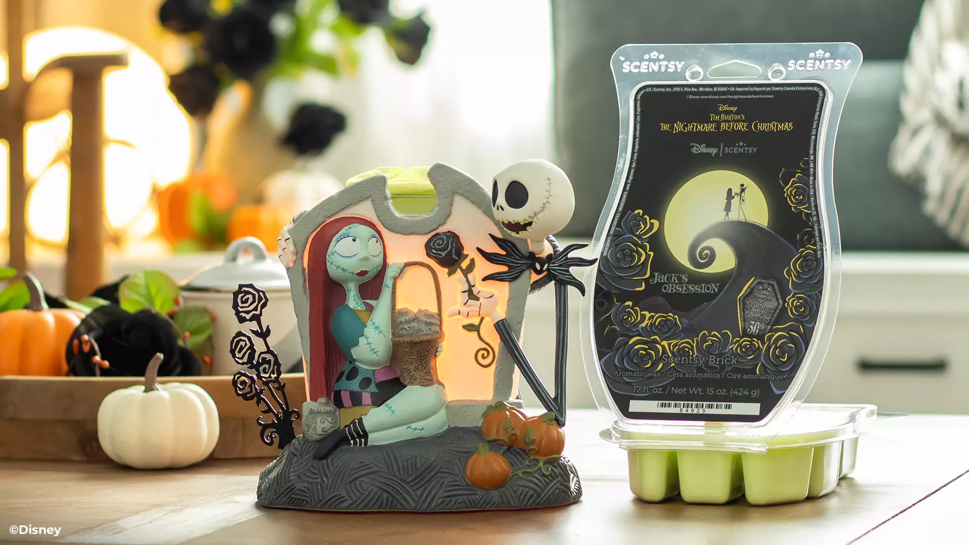 The Nightmare Before Christmas 30th Anniversary Scentsy Warmer & Wax