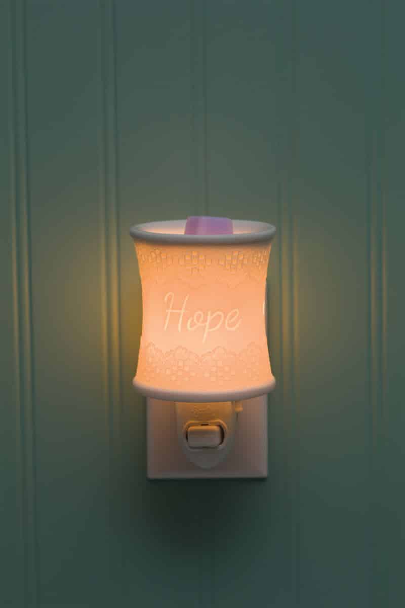 LACE & HOPE SCENTSY NIGHTLIGHT WARMER