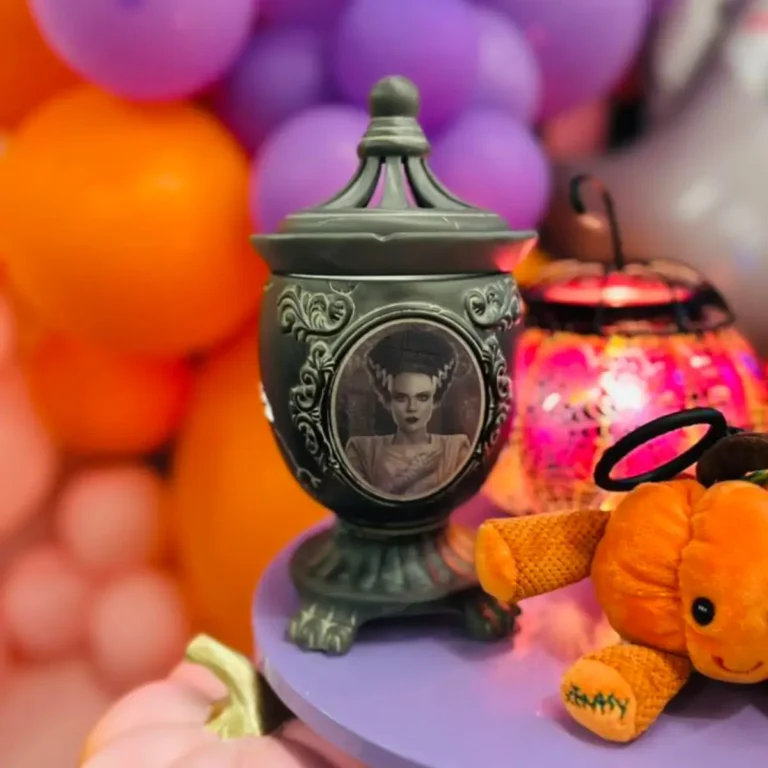 New! Universal Monsters™ Scentsy Warmer with Harvest 2025