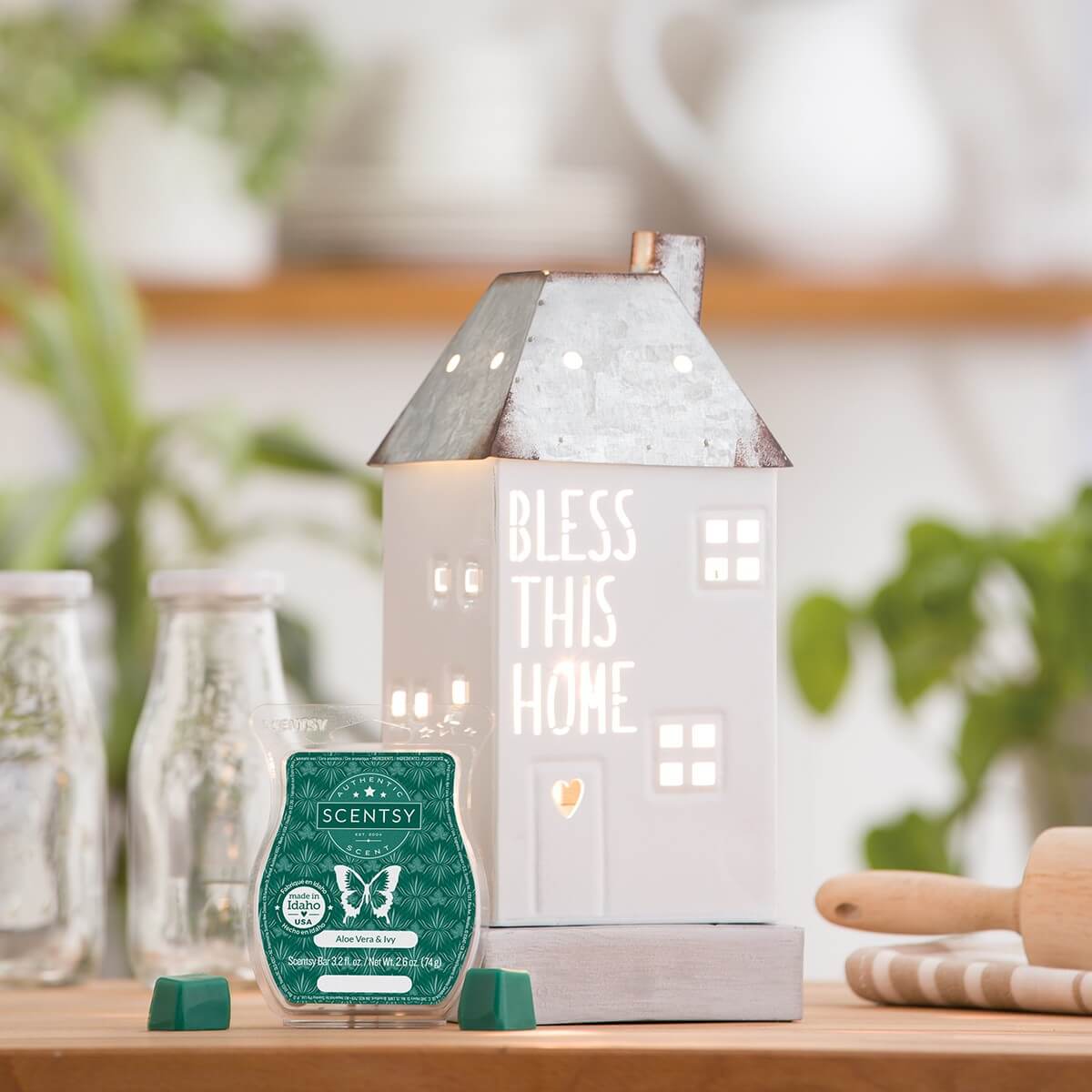 SCENTSY AUGUST 2020 WARMER & SCENT OF THE MONTH - BLESS THIS HOME WARMER & ALOE VERA AND IVY