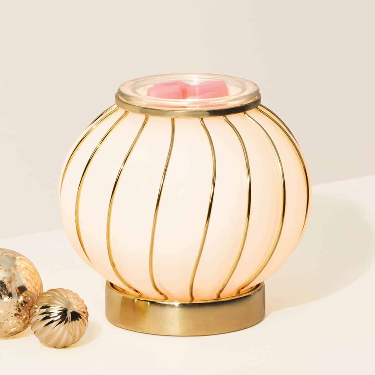CHIC SCENTSY WARMER 1