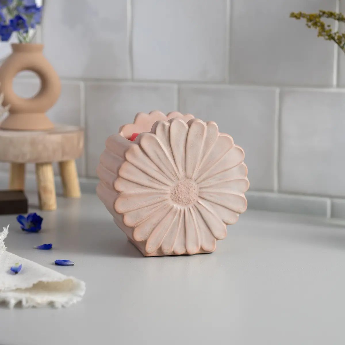 Daisy Scentsy Warmer
