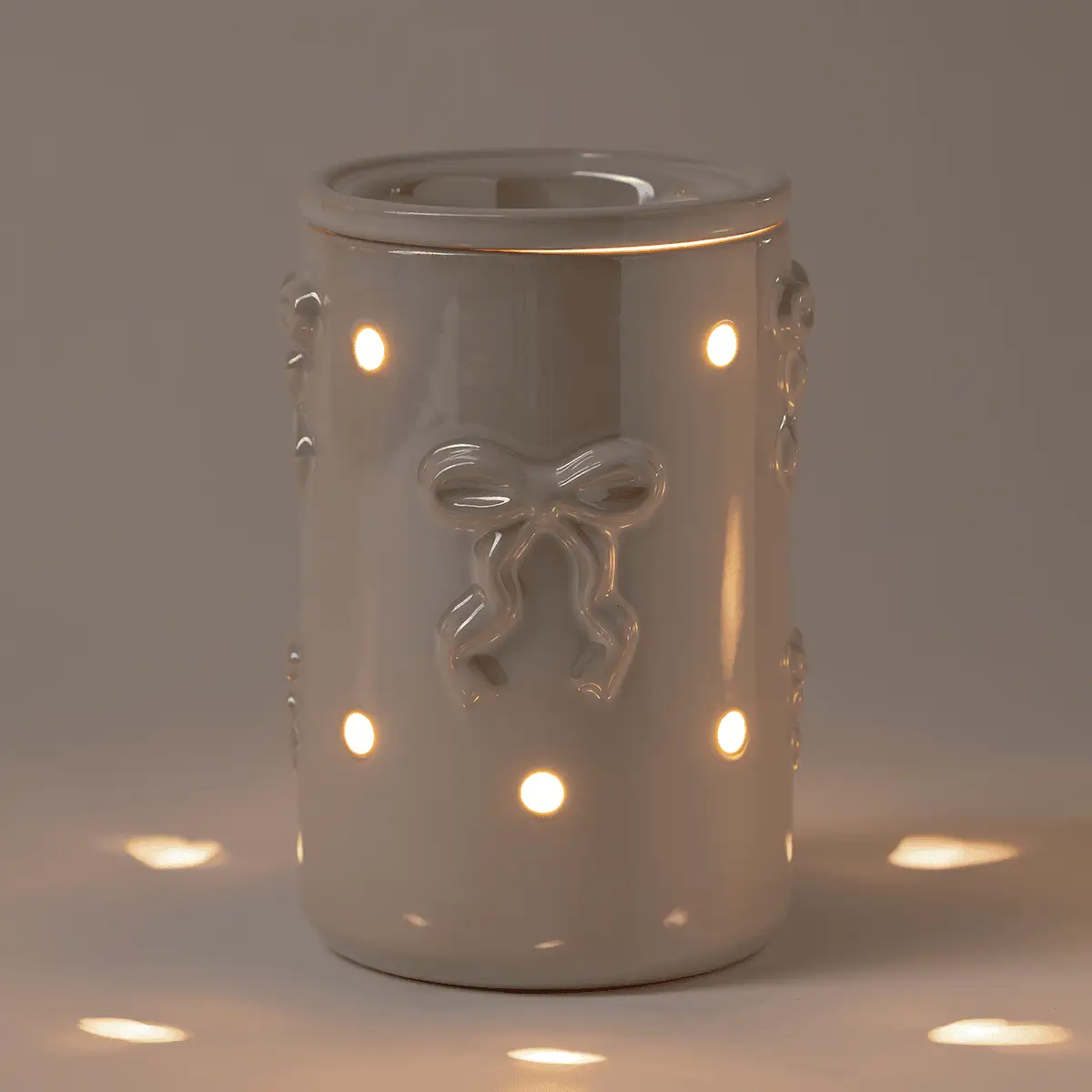 Scentsy January 2026 Warmer Of The Month - Dreamer'S Bow + Amber &Amp; Peach Scentsy January 2026 Warmer of the Month - Dreamer's Bow + Amber & Peach