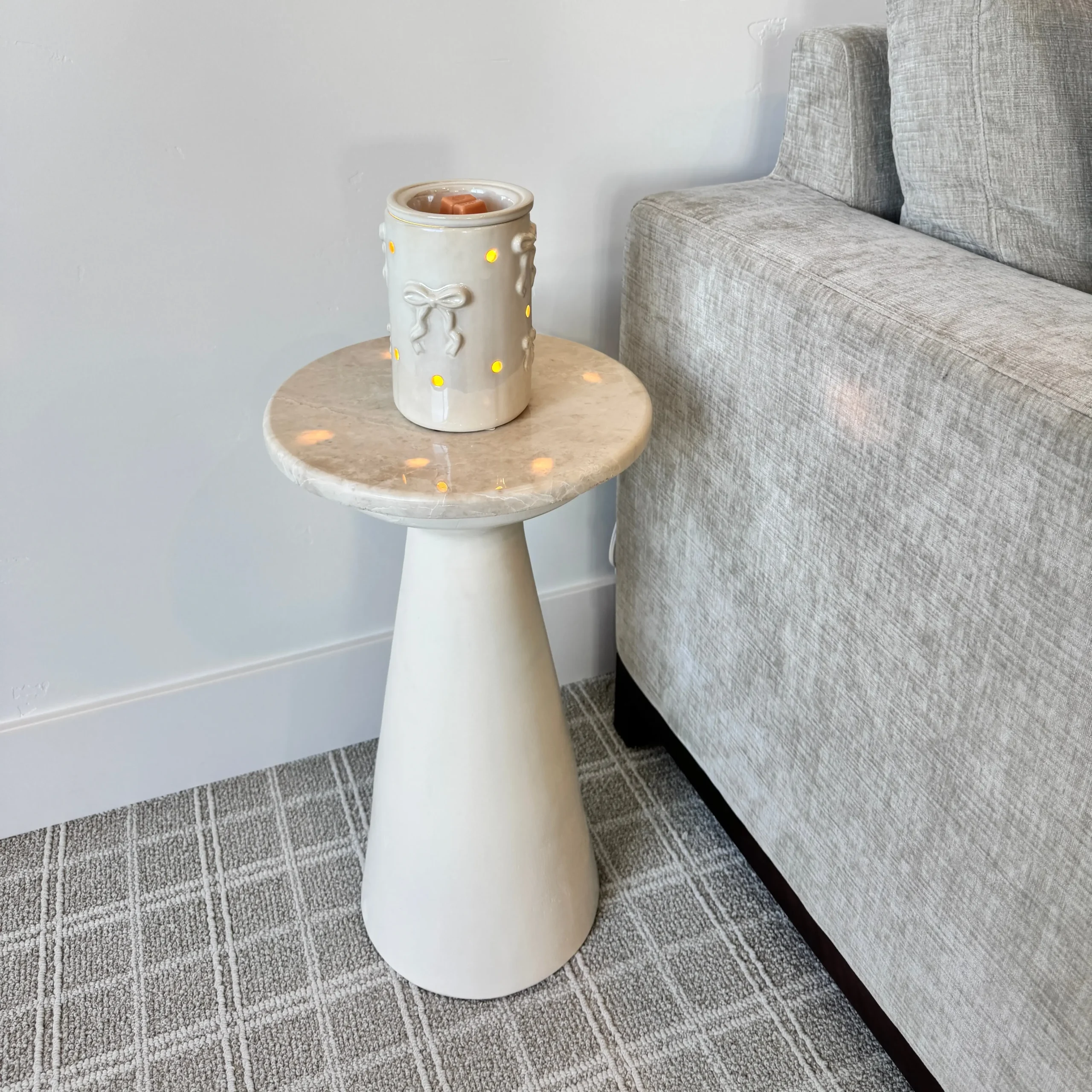 Scentsy January 2026 Warmer Of The Month - Dreamer'S Bow + Amber &Amp; Peach Scentsy January 2026 Warmer of the Month - Dreamer's Bow + Amber & Peach