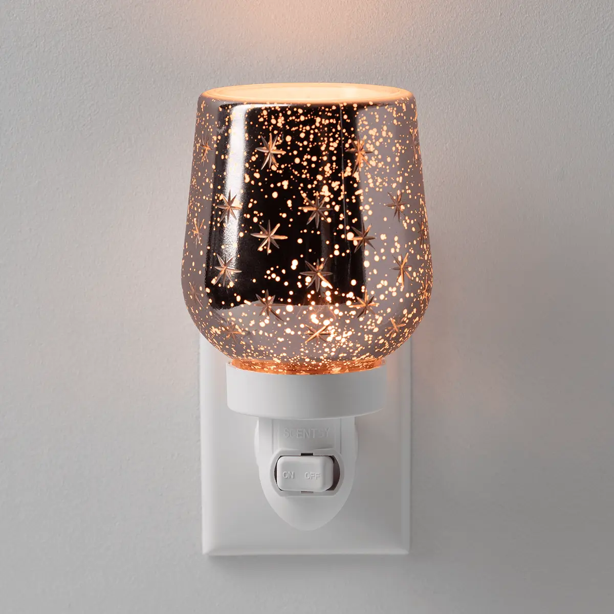 Frosted Flurry Mini Warmer - Lit 1 Frosted Flurry Scentsy Mini Warmer - Holiday 2026