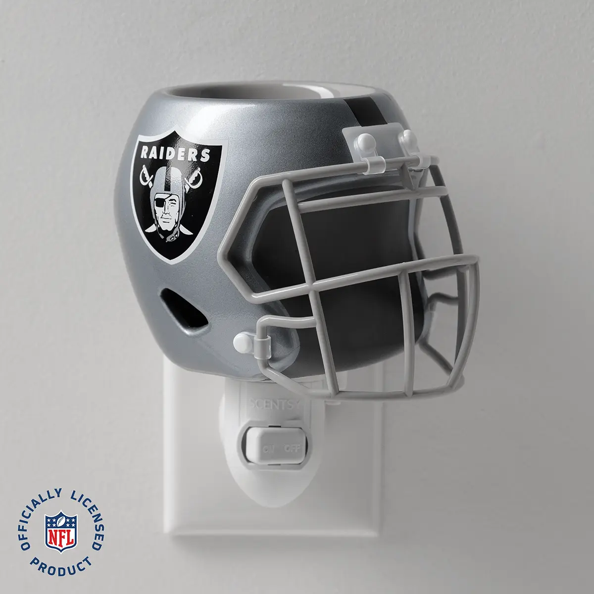 Homeminiwarmernfllasvegasraiderspackshotr12026Pws_Highres NFL Las Vegas Raiders Helmet Mini Scentsy Warmer (2026)