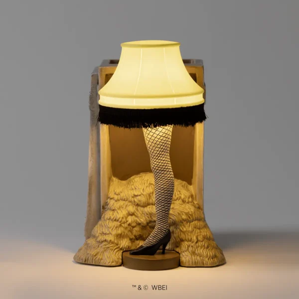 Homewarmerfrageelehpackshotdarkr12026Pws_Highres A Christmas Story™ Leg Lamp Scentsy Warmer - Fra-gil-e (2026)