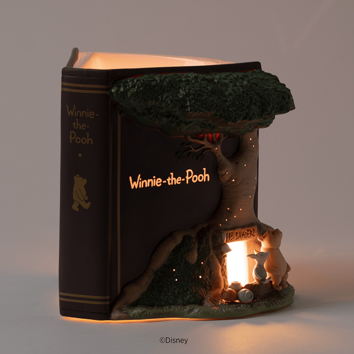 Homewarmerwinniethepooh100Yearsoffriendshippackshotdarkra2026Pws_Highres Winnie the Pooh: 100 Years of Friendship Scentsy Warmer (2026)