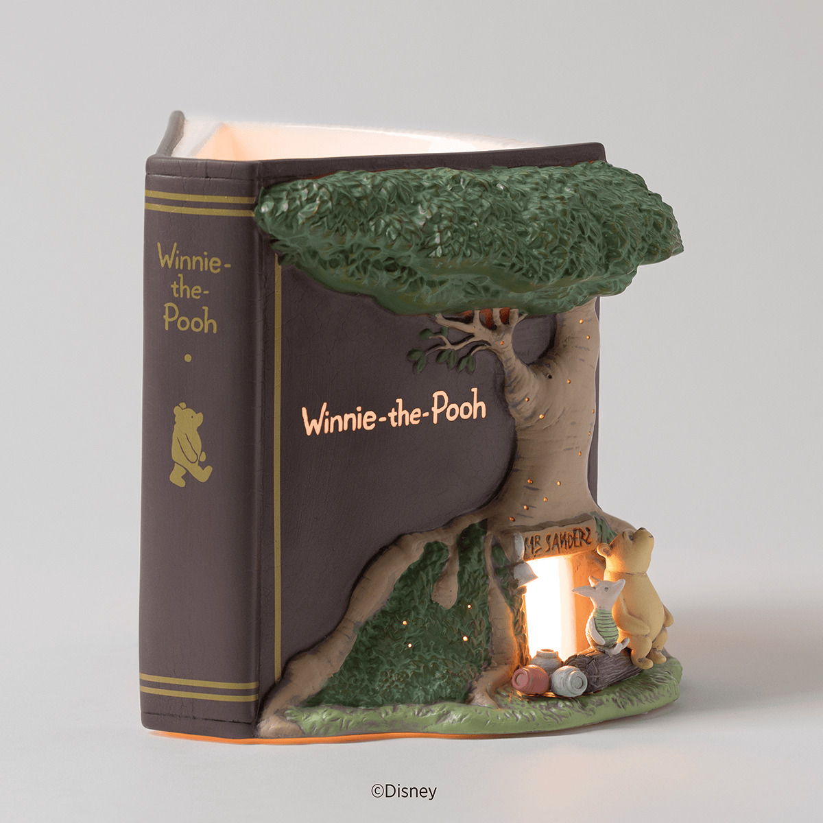 Homewarmerwinniethepooh100Yearsoffriendshippackshotglowmainra2026Pws_Highres Winnie the Pooh: 100 Years of Friendship Scentsy Warmer (2026)