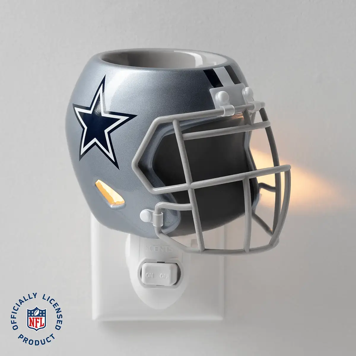 Homeminiwarmernfldallascowboyspackshotglowmainr12026Pws_Highres NFL Dallas Cowboys Helmet Mini Scentsy Warmer (2026)