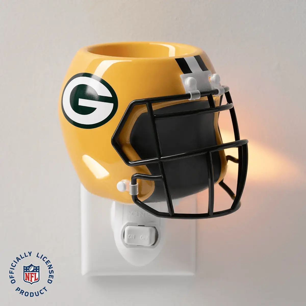 Homeminiwarmernflgreenbaypackerspackshotglowmainr12026Pws_Highres NFL Green Bay Packers Helmet Mini Scentsy Warmer (2026)