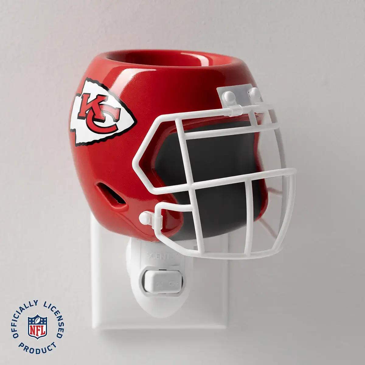 Homeminiwarmernflkansascitychiefspackshotr12026Pws_Highres NFL Kansas City Chiefs Helmet Mini Scentsy Warmer (2026)