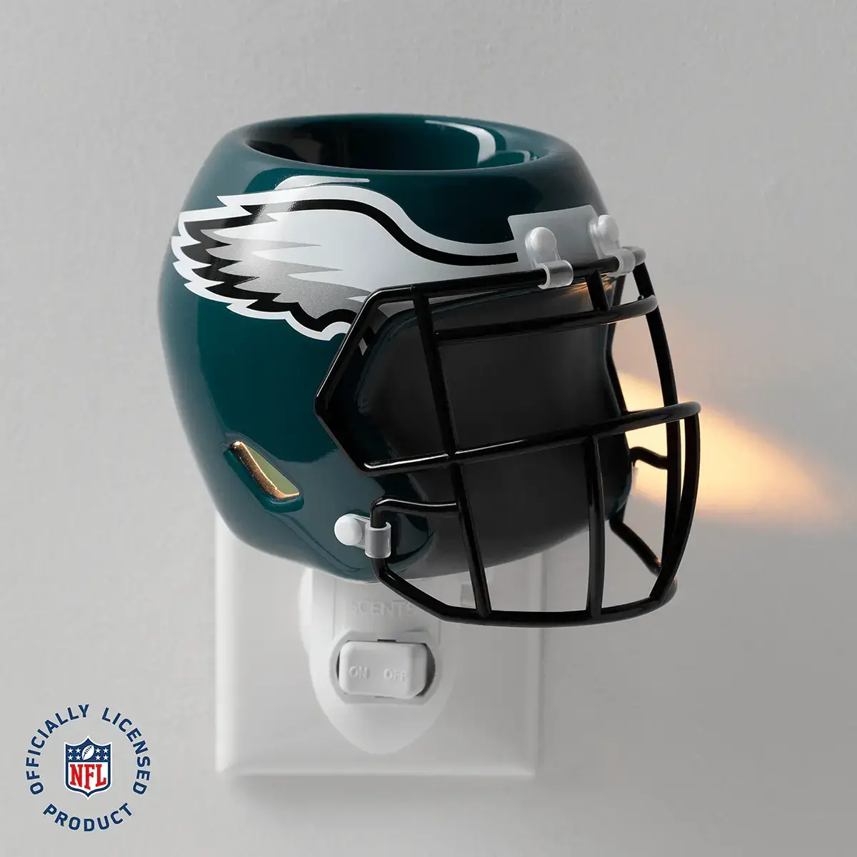 Homeminiwarmernflphiladelphiaeaglespackshotglowmainr12026Pws_Highres NFL Philadelphia Eagles Helmet Mini Scentsy Warmer (2026)
