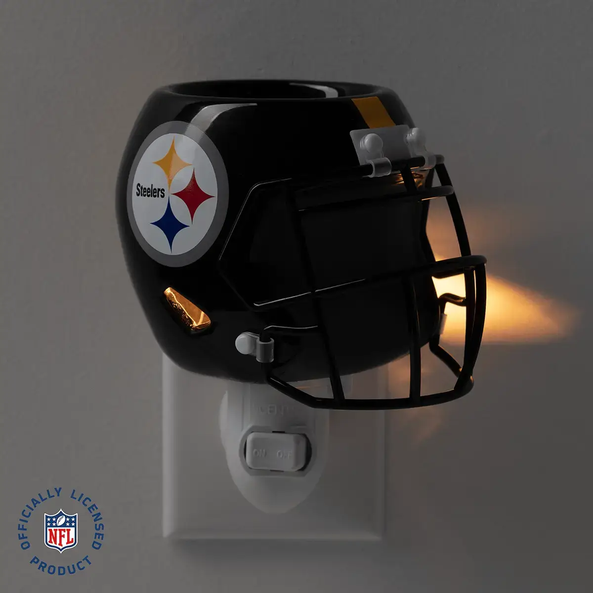Homeminiwarmernflpittsburgsteelerspackshotdarkr12026Pws_Highres NFL Pittsburgh Steelers Helmet Mini Scentsy Warmer (2026)