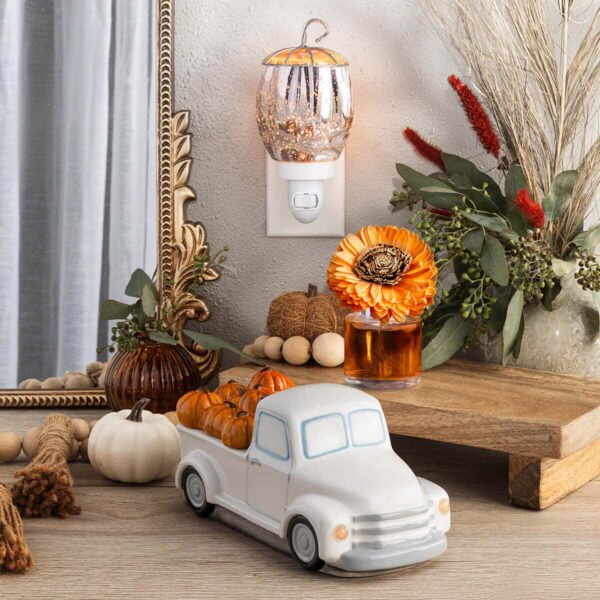 Retro White Truck Scentsy Warmer + Pumpkin Delivery Lid