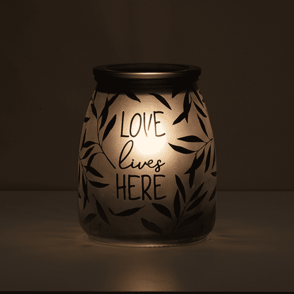 Love Lives Here Scentsy Warmer3