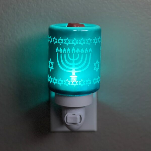 MT FW22 Holiday LighttheMenorah R1