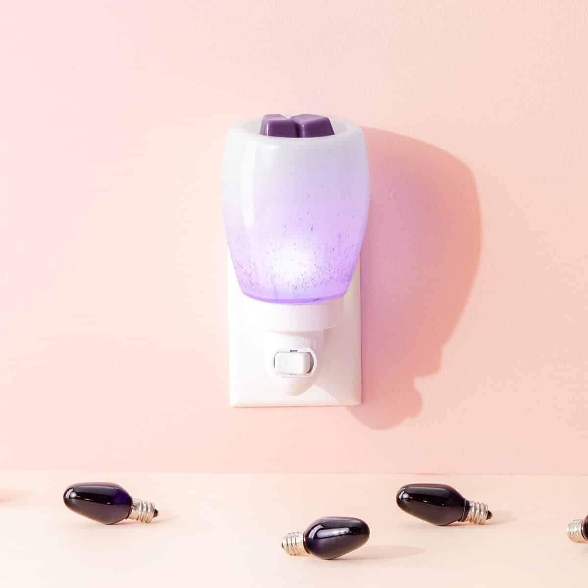 PERFECT PEARL MINI SCENTSY WARMER WITH PURPLE BULB