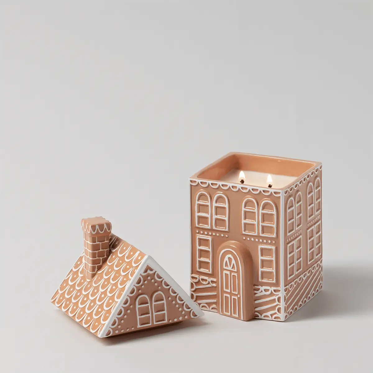 SCENT-Candle-WhippedFrosting-LidLit-PACKSHOT-R1-2026-PWS Whipped Frosting Scented Scentsy Candle - Gingerbread House