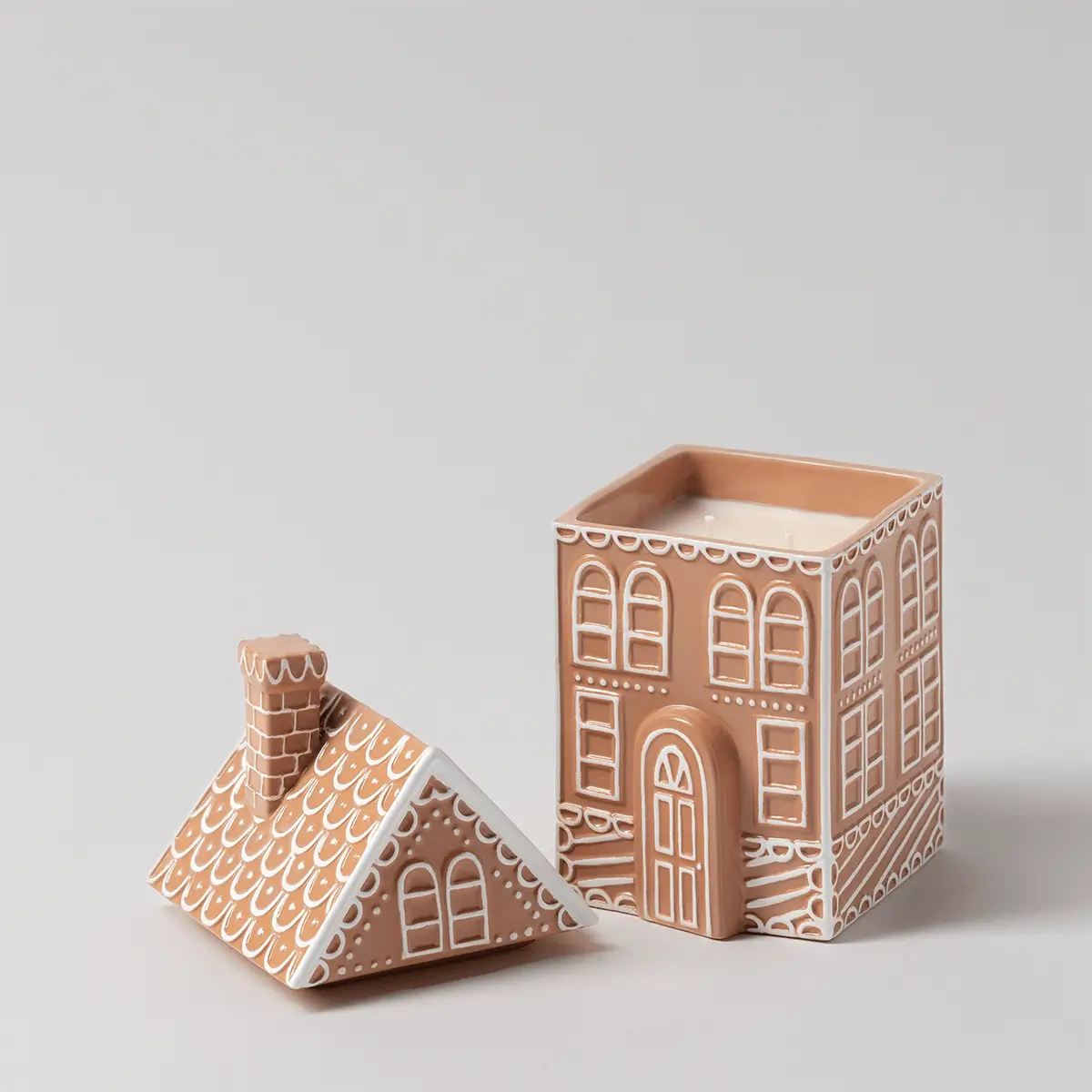 Scent-Candle-Whippedfrosting-Lidunlit-Packshot-R1-2026-Pws Whipped Frosting Scented Scentsy Candle - Gingerbread House