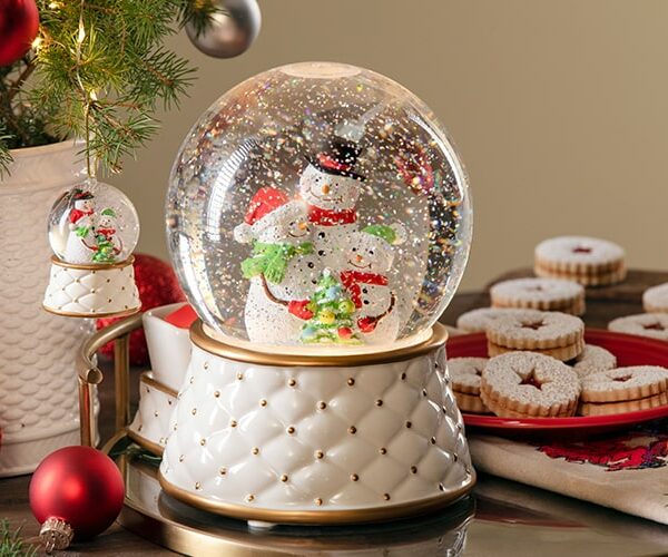 SCENTSY LIMITED EDITION SNOW GLOBE WARMER