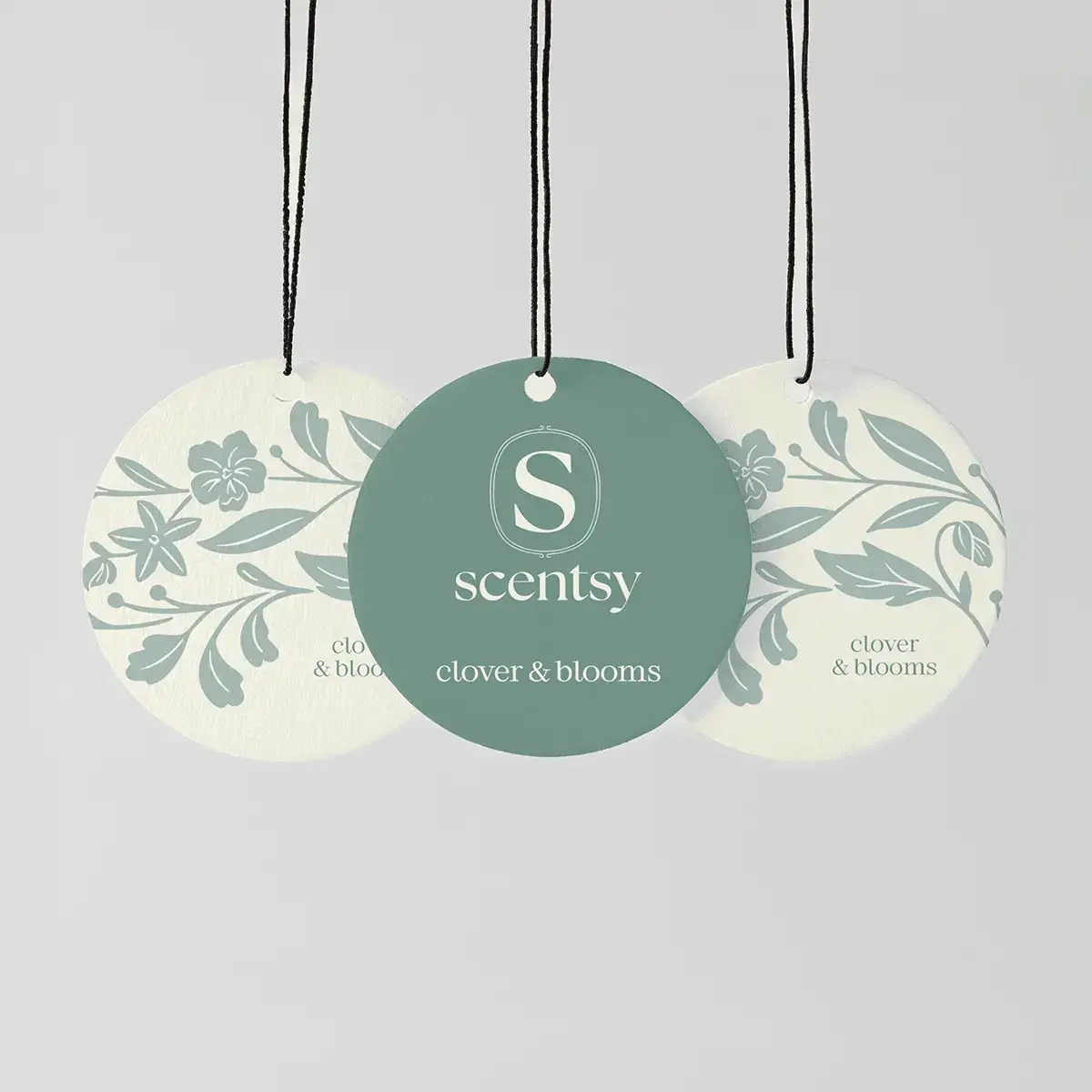 Scentscentcirclecloverblooms3Packdoublesidedpackshotramar2026Pwsc7E223408931462D9F2F0D1384F510Eb_Highres (1) Clover & Blooms Scentsy Scent Circle 3 Pack - March 2026