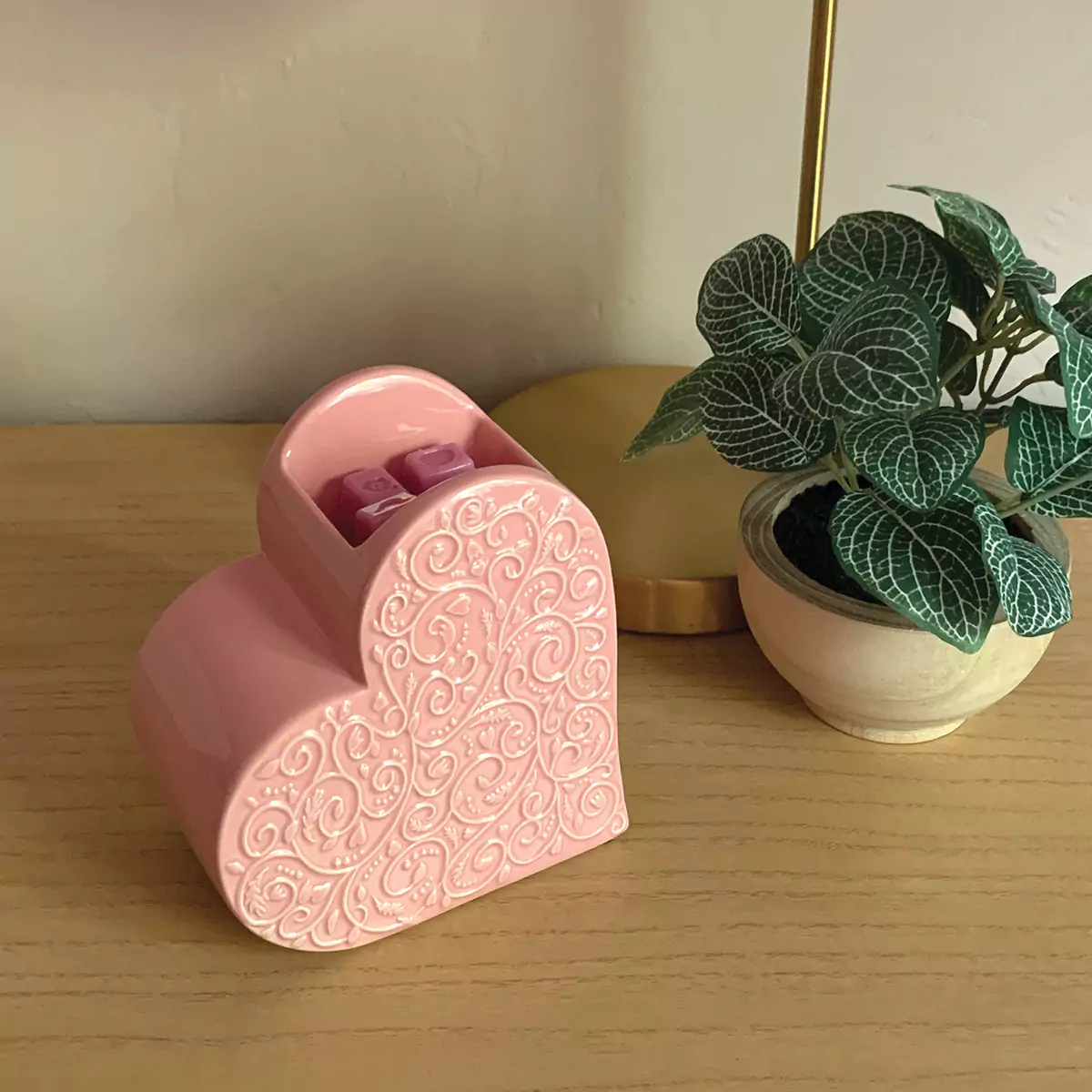 Scentsy January 2024 Warmer & Scent of the Month | Sweet Heart + Candy Orchard